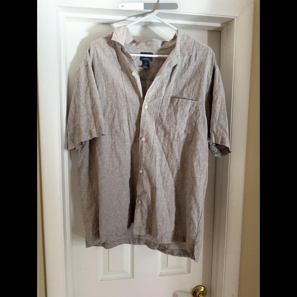 H&M Men’s Tan Linen Short Sleeve Button Down Shirt. Size Large